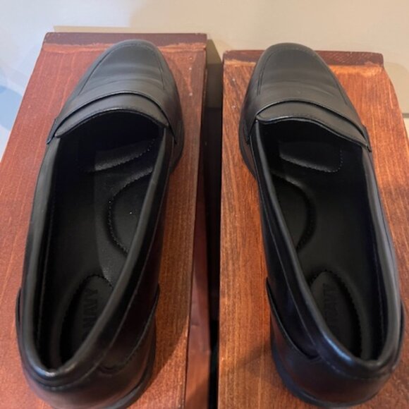 Womans Old Navy Black City Loafers - Size 7 - Picture 4 of 4
